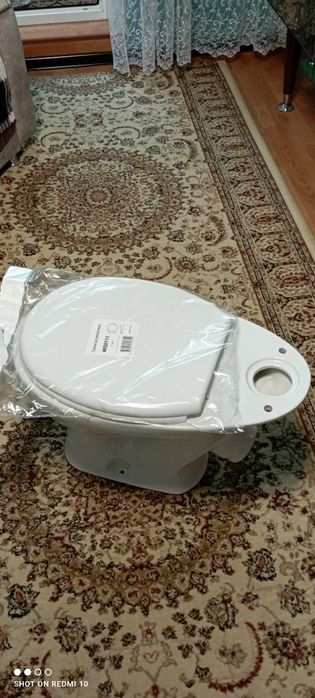 Унитаз, новый.крышка унитаза.