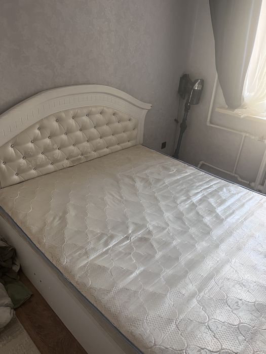 Продам спальную кровать