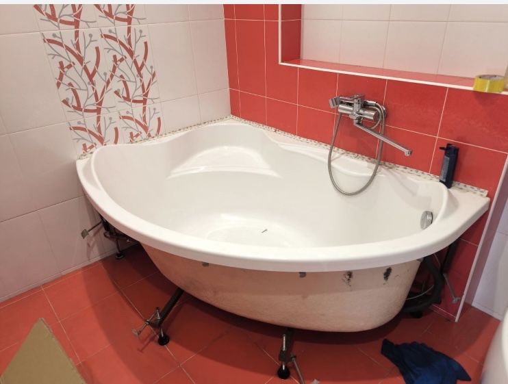 Ванная угловая б/у