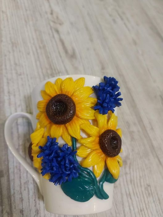 Ръчна изработка на чаши с полимерна глина и картини.