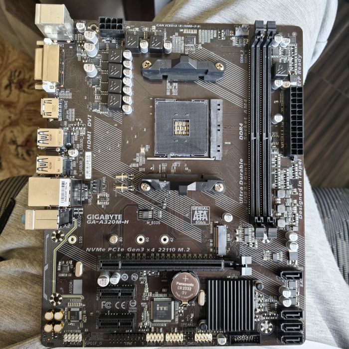 Материнские платы разные.