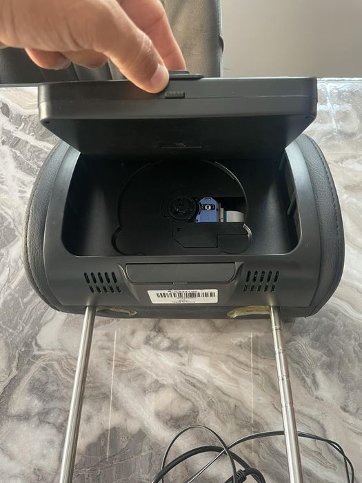 Подглавник за кола/ DVD