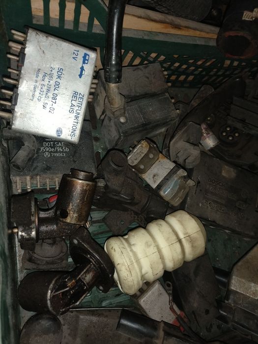 Запчасти на Мерседес 190