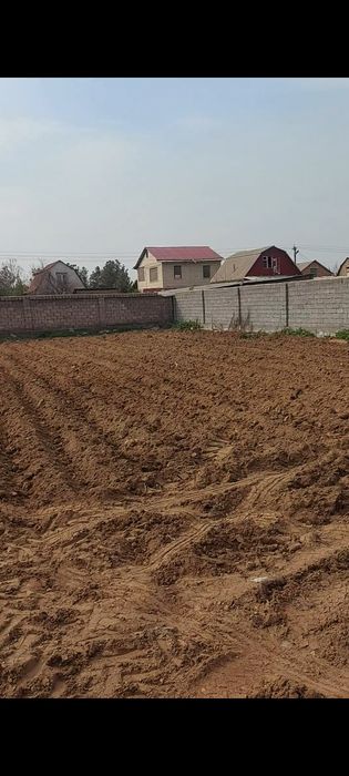 Дача сотилади...  4.5 сотихдан 2 та бор обшый 9 сотих