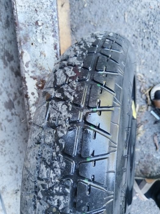 Запасное колесо на автомобиль
