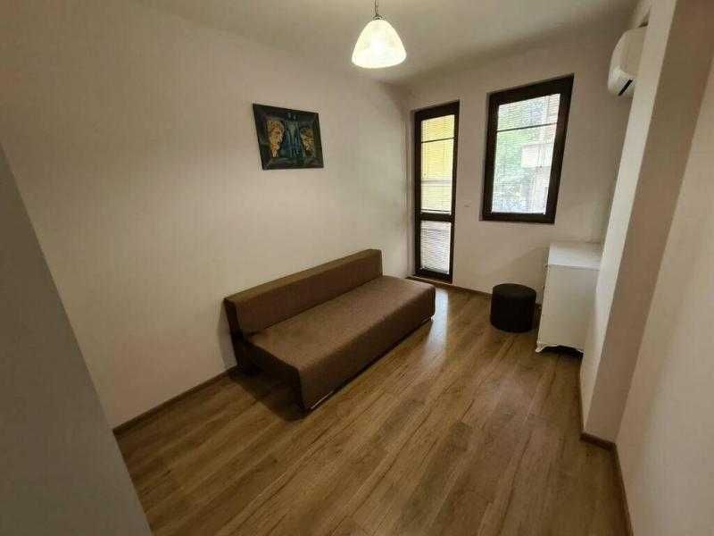 Дава се под наем Тристаен апартамент в Бургас, Център - 117 кв.м за 1097.01 € - Снимка #5