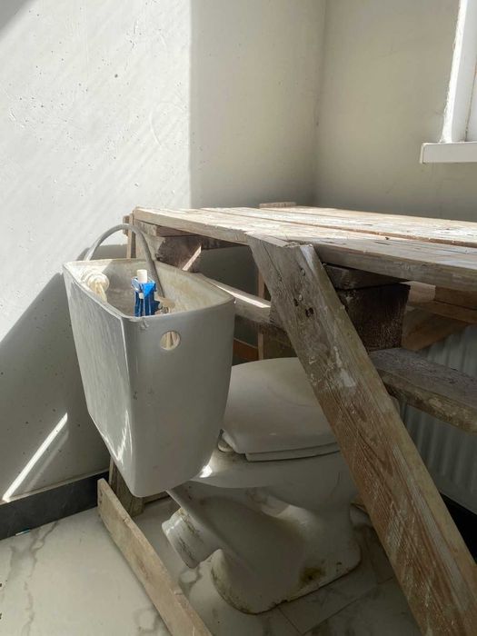 Унитаз для стройки без бачка с бачком для дома