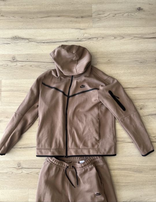 Рядък цвят Nike Tech Fleece