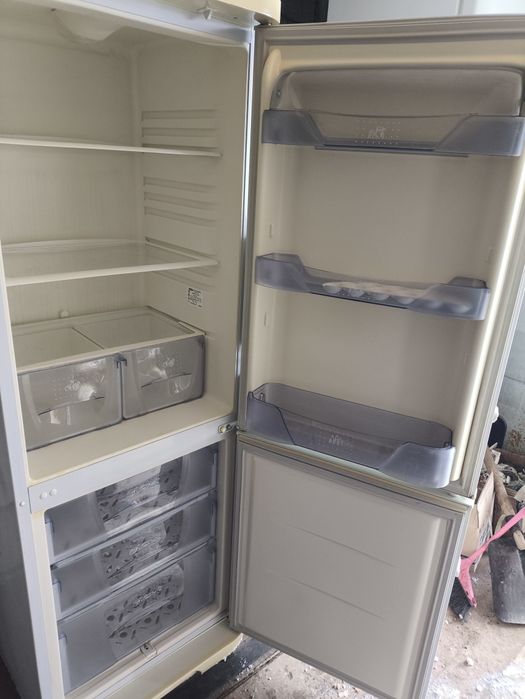 Холодильник высота 1, 7м