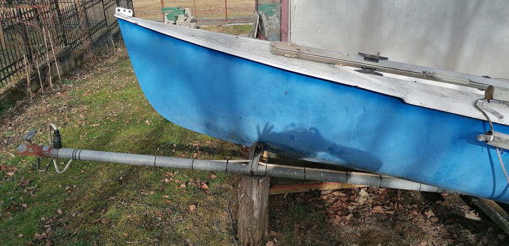 Vând barcă cu vele