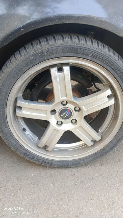 Продам комплект зимних шин с дисками