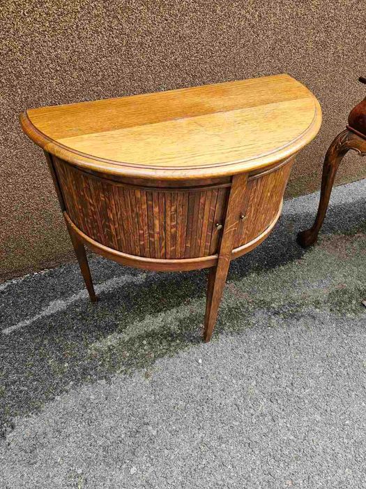 Английски конзолен шкаф с плъзгащи вратички