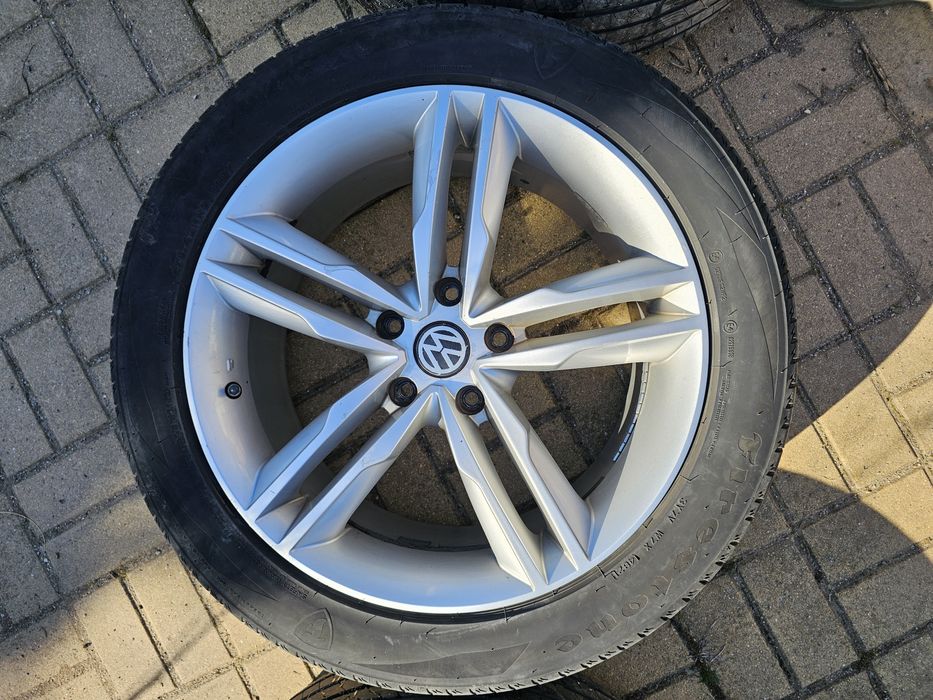 Оригинални 20 цолови джанти за VW тоарег с летни гуми