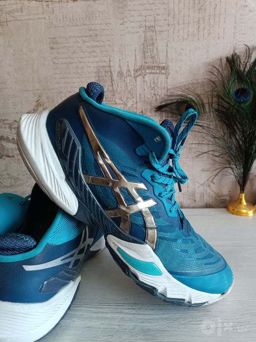 Оригинальные кроссы ASICS