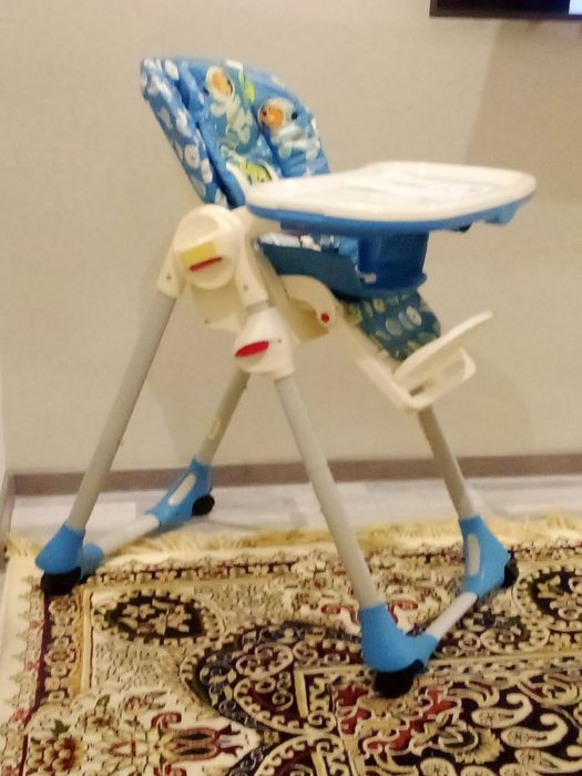 CHICCO POLLY.Три положения спинки, пят положений высоты сидения.