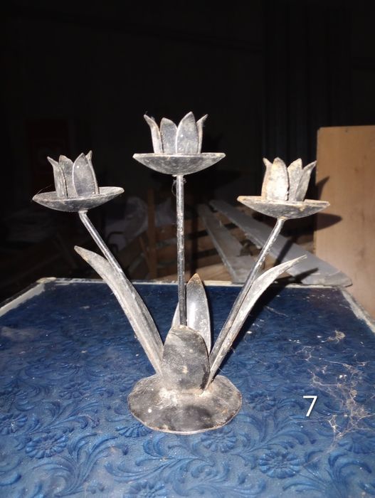 Ковани свещници.