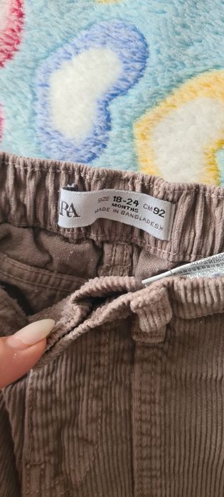 Pantaloni Zara marimea 92, noi