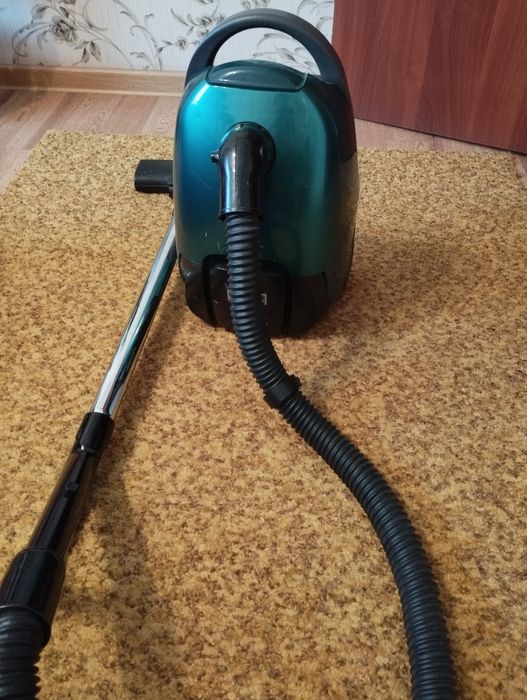 Пылесос б/у, в рабочем состоянии