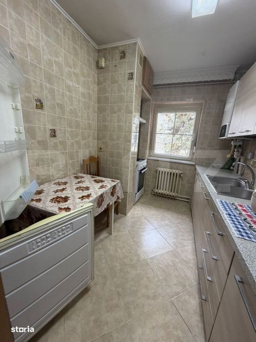 Apartament cu 3 camere, etaj 1, zona Calea Obcinelor