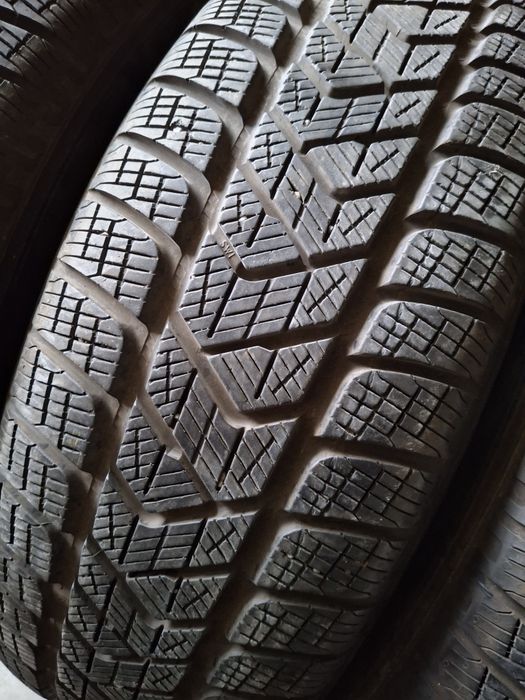 4 Anvelope de iarnă 215 65 r17 Pirelli