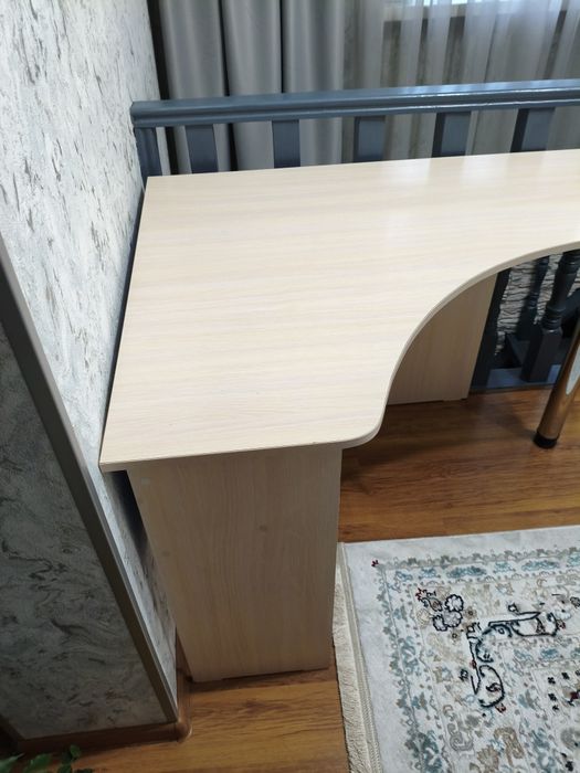 Продам стол угловой