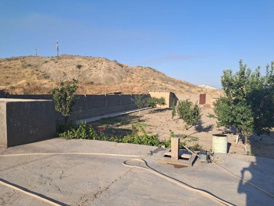 Йер сотилади ! 6 сотих
Газ,сув,свет бор,6 тоналик басени хам бор,куча