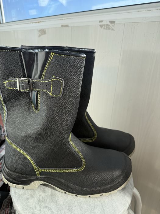 Продам зимние рабочие сапоги