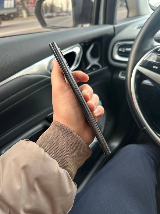 Samsung Samsung S23 Ultra xotirasi 12/256GB