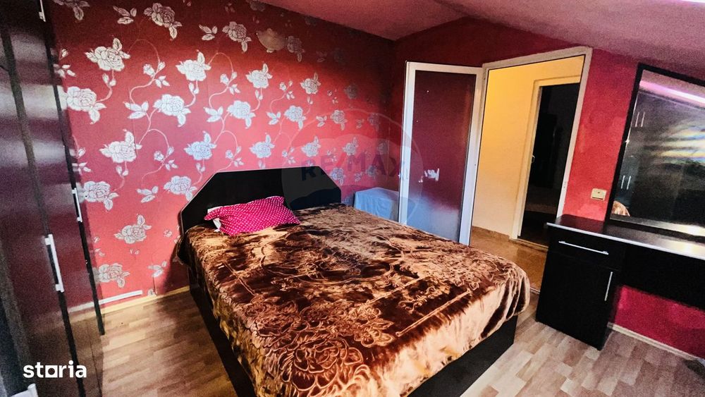 Apartament cu 3 camere de vânzare în zona Rogerius
