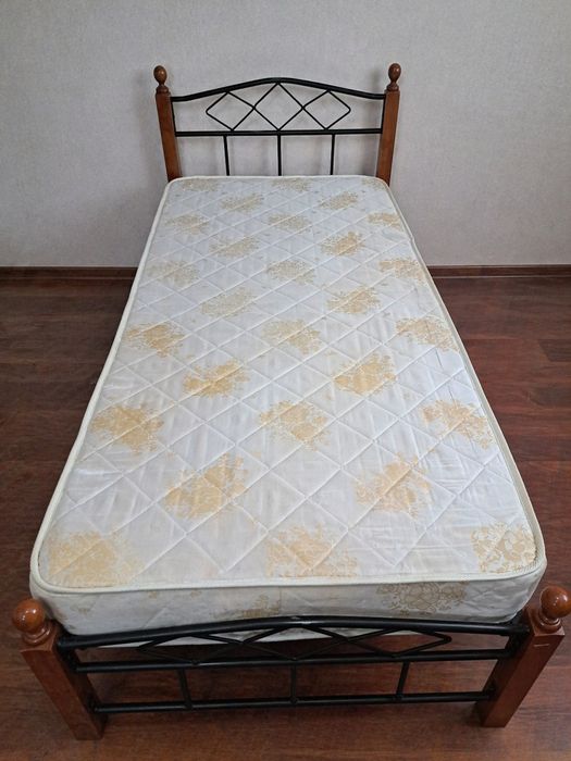 Продам кровать полуторка. Малайзия