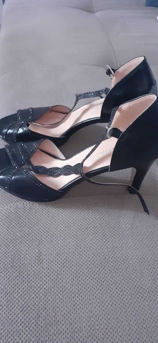 Sandale negre, elegante