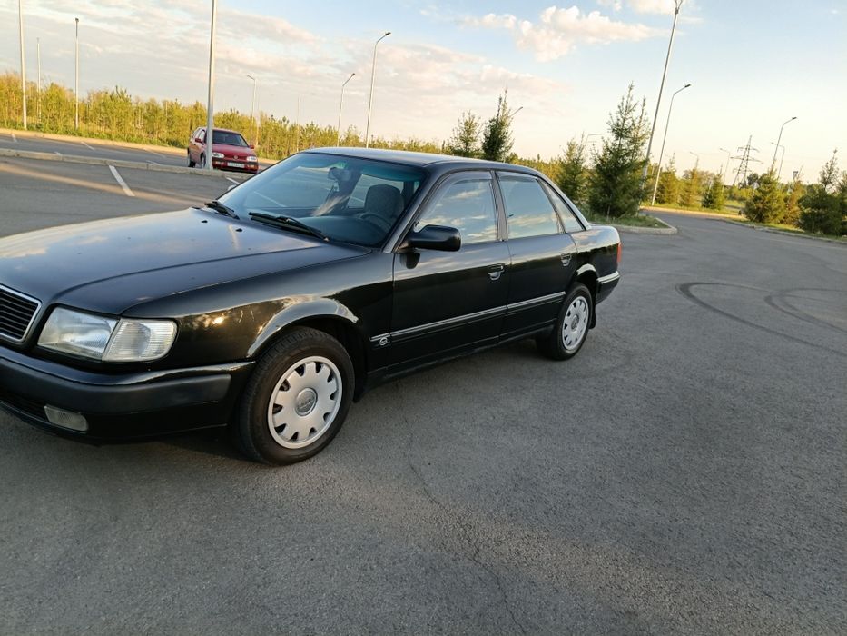 Отличная Audi 100 C4