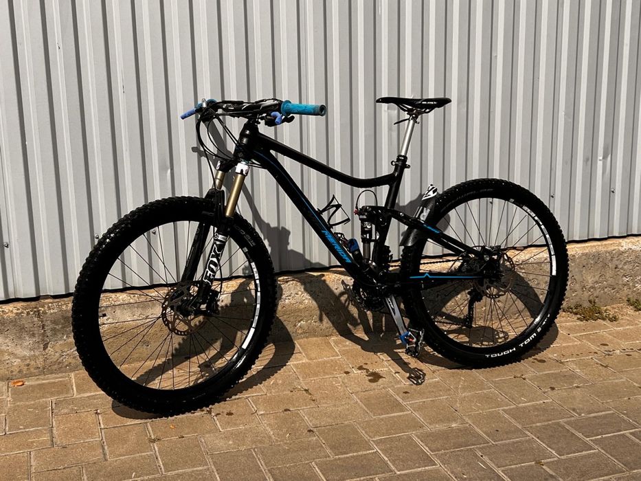 Bicicletă full suspension
