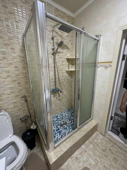Продам дешево унитазы и раковину и душ