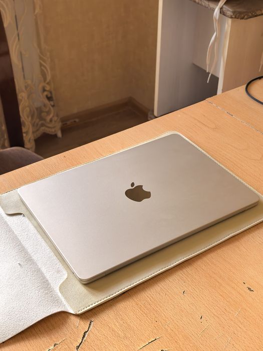 MacBook Air M4 "13 // 16/256 // Starlight
