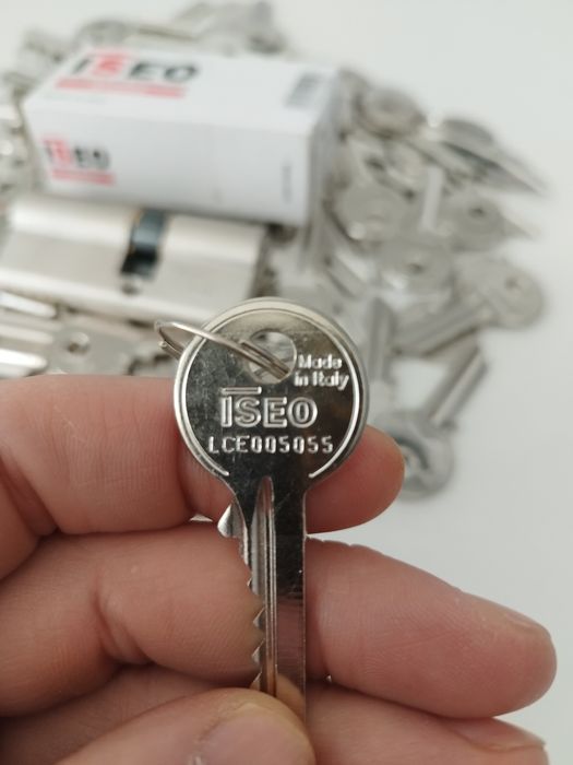 Патрон с 100 ключа 450лв.