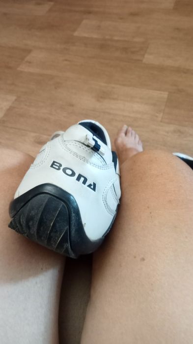 Кроссовки фирмы bona
