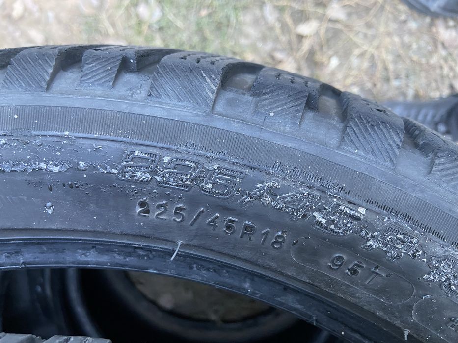 Пара зимние шины 225/45/18 Michelin.