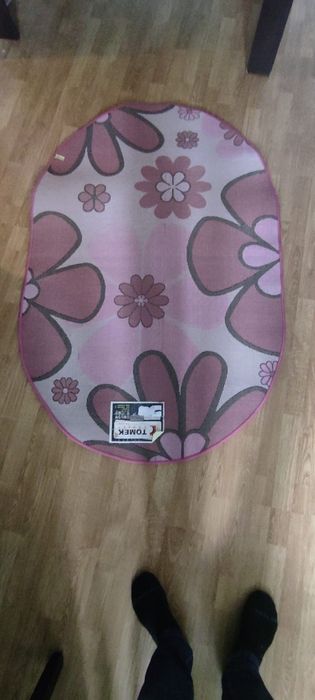 Vând covor oval , dimensiuni 150/100