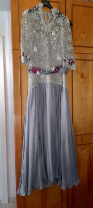 Rochie de ocazie deosenita din materiale de inalta calitate.