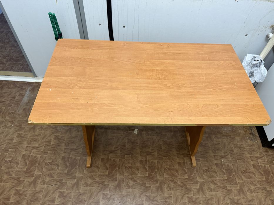 Продам стол деревянный