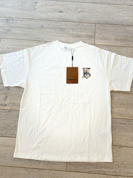 Tricou Burberry - Nou cu eticheta    Nu balenciaga nu nike nu gucci