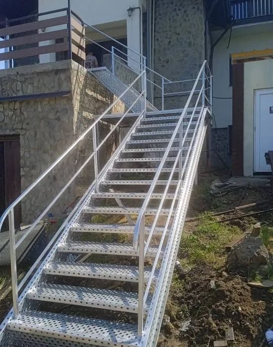 Scara metalica zincată