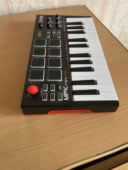 Продам Akai MPK Mini play