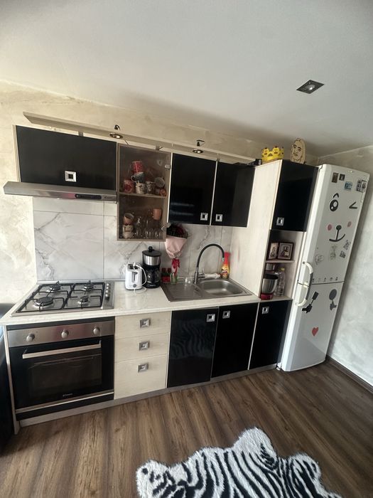 Vand mobila de bucatarie complet utilata .