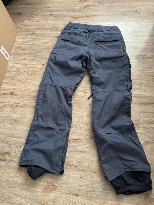 Burton панталони