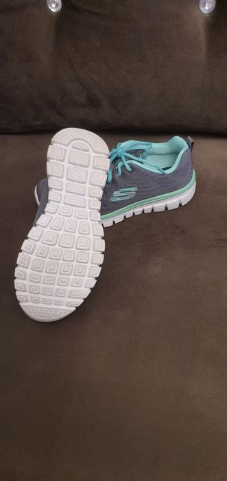 Vand adidasi dama Skechers
