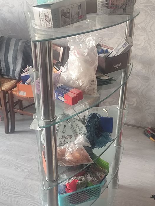 Прдам полку стеклянную 12000