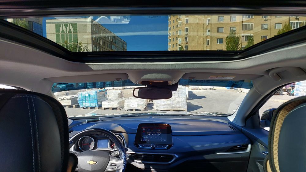 Шевролет Трекер 2023