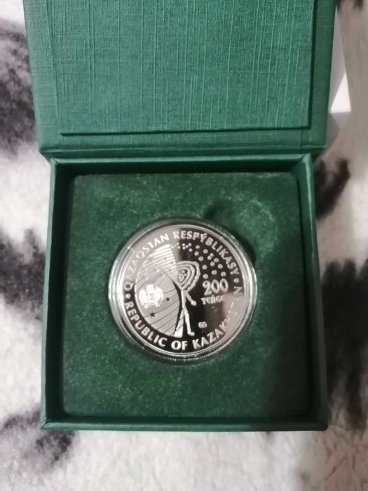 Юбилейную монеты